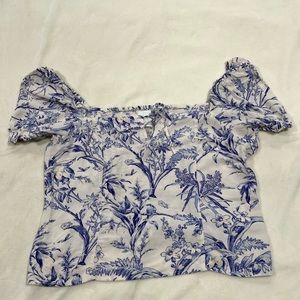 H&M floral blue and cream puff sleeve blouse Size L
